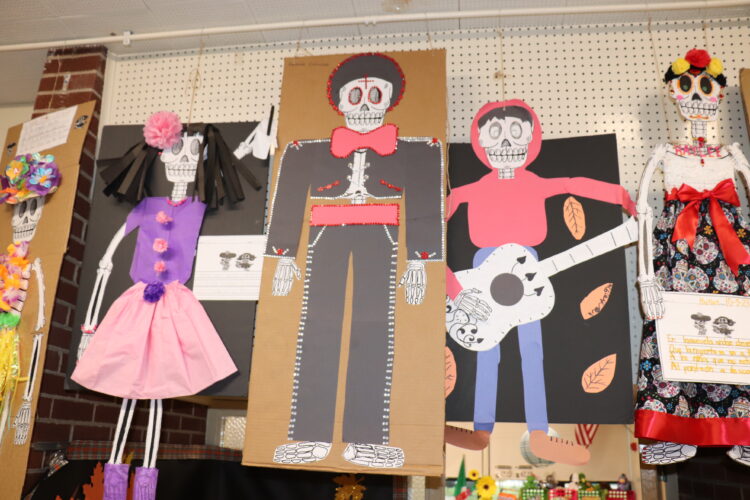 Ist Grade family projects in the main hallway of Hermes.